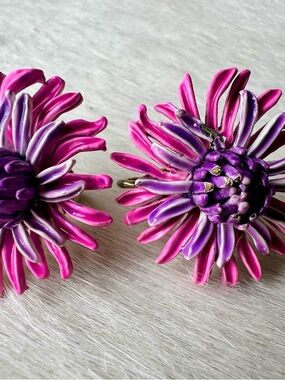 VINTAGE COROCRAFT CLIP ON EARRINGS / PINK & PURPLE